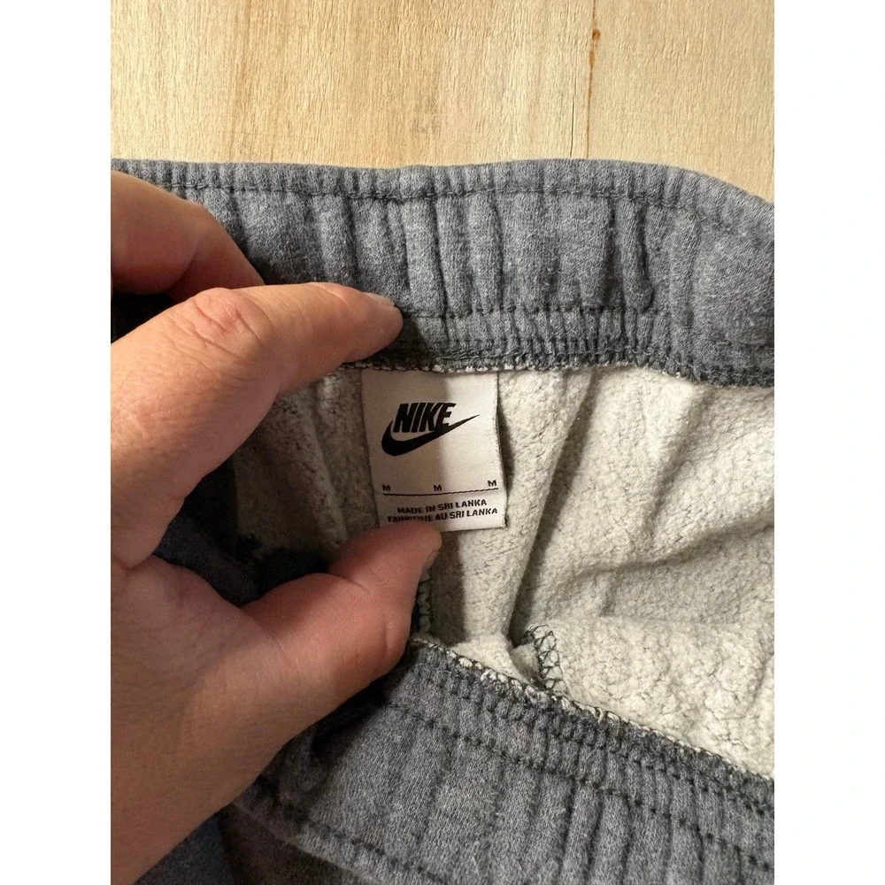 Nike Sportswear Club Fleece Mens Sweatpants Gray Embroidered Logo Joggers Medium